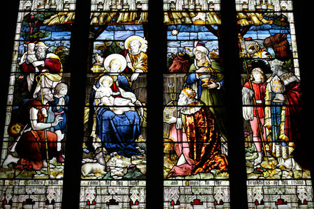 Coventry in West Midlands, England. Stained glass in the medieval Holy Trinity Church. Biblical nativity scene. Three Magi and their gifts: myrrh, gold and incense.のeditorial素材