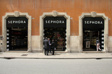 ROME - MAY 12: Sephora cosmetics store on May 12, 2010 in Rome. Brand Sephora is owned by LVMH, one of the world's largest luxury goods conglomerates with EUR 17bn revenue for 2009.のeditorial素材