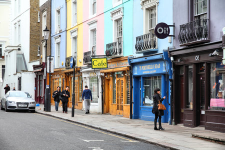 LONDON - MAY 14: Visitor watches shop windows on May 14, 2012 in Notting Hill, London. Portobello Road Market at Notting Hill currently is one of top 15 shopping destinations in London (TripAdvisor).のeditorial素材