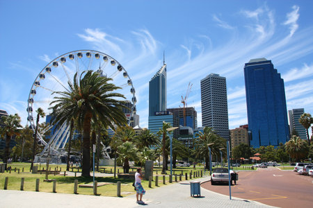 PERTH, AUSTRALIA - FEBRUARY 6: Tourist walks downtown on February 6, 2008 in Perth, Australia. There were 5.9 million visitor arrivals for calendar year 2011 in Australia.のeditorial素材