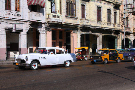 HAVANA - FEBRUARY 24: Cubans drive Classic American cars on February 24, 2011 in Havana. Recent change in law allows the Cubans to trade cars after it was forbidden for many years.のeditorial素材
