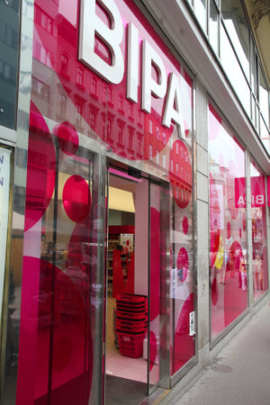 VIENNA - SEPTEMBER 7: Bipa perfumery on September 7, 2011 in Vienna. The company founded in 1954 employs 3400 people and has 560 stores in Austria.のeditorial素材