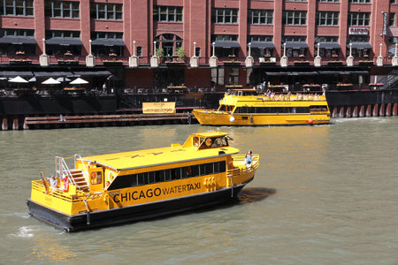 CHICAGO - JUNE 27: People ride Chicago Water on June 27, 2013 in Chicago. Water Taxi along Chicago River is important part of public transportation in US 3rd most populous city.のeditorial素材