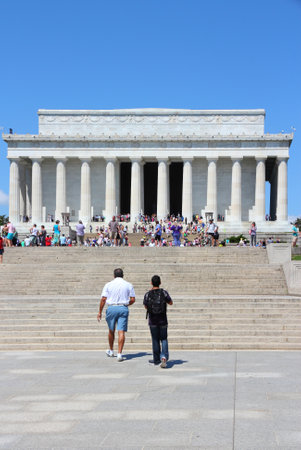 WASHINGTON - JUNE 15: People visit Abraham Lincoln memorial on June 15, 2013 in Washington. 18.9 million tourists visited capital of the United States in 2012.のeditorial素材