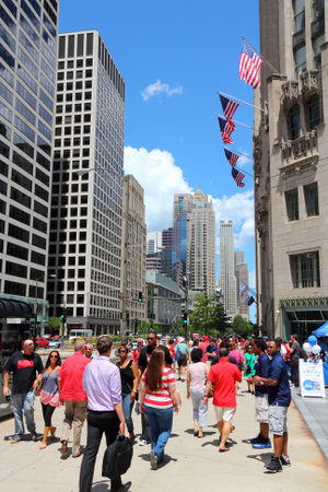 CHICAGO - JUNE 28: People walk downtown on June 28, 2013 in Chicago. Chicago is the 3rd most populous US city with 2.7 million residents (8.7 million in its urban area).のeditorial素材