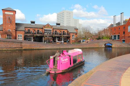 BIRMINGHAM, UK - APRIL 19: People ride a boat in the canal network on April 19, 2013 in Birmingham, UK. Birmingham is the most populous British city outside London with 1.07 million residents.のeditorial素材