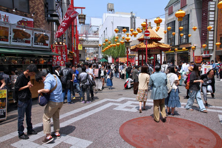 KOBE, JAPAN - APRIL 24: Visitors enjoy sunny weather in Chinatown on April 24, 2012 in Kobe, Japan. Nankinmachi, Kobe's Chinatown is the 2nd largest in Japan and a popular tourism attraction.のeditorial素材