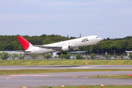 TOKYO - MAY 12: Japan Airlines Boeing 767 takes off on May 12, 2012 from Narita Airport, Tokyo. In the fiscal year ended March 31, 2009 JAL group carried over 52 million passengers.のeditorial素材