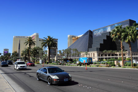 LAS VEGAS, USA - APRIL 14, 2014: People drive in Las Vegas, Nevada. Nevada has one of lowest car ownership rates in the USA (500 vehicles per 1000 people).のeditorial素材