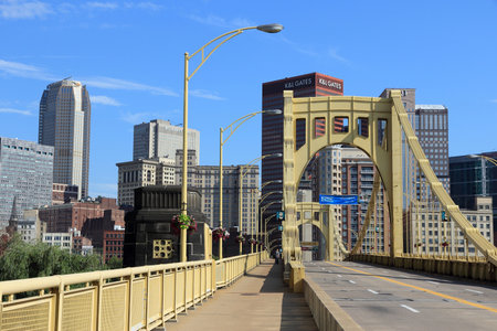 PITTSBURGH, USA - JUNE 30, 2013: Skyline of Pittsburgh city. It is the 2nd largest city of Pennsylvania with population of 305,841.のeditorial素材