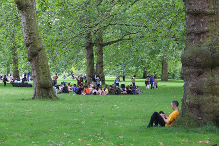 LONDON, UK - JULY 9, 2016: People enjoy summer in Green Park in London. Green Park is one of the Royal Parks of London.のeditorial素材