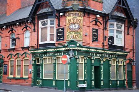 BIRMINGHAM, UK - APRIL 24, 2013: The Queens Arms pub in Birmingham, UK. As of 2011 there were more than 50 thousand pubs in the UK.のeditorial素材