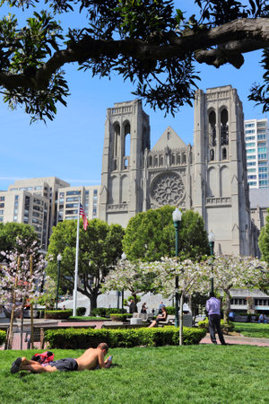 SAN FRANCISCO, USA - APRIL 8, 2014: People visit Grace Cathedral area in San Francisco, USA. San Francisco is the 4th most populous city in California (837,442 people in 2013).のeditorial素材