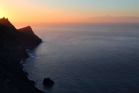 Gran Canaria sunset - west coast with Tenerife island on horizon.の写真素材