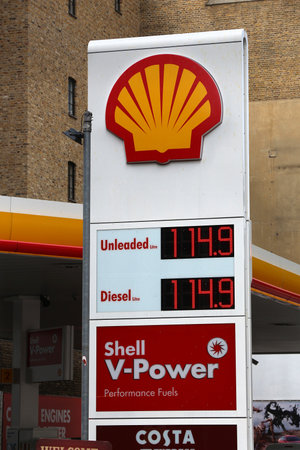LONDON, UK - JULY 9, 2016: Petrol prices at Shell gas station in London. Royal Dutch Shell is a large multinational oil company.のeditorial素材