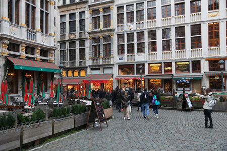 BRUSSELS, BELGIUM - NOVEMBER 19, 2016: People visit Brussels Grand Place (Grote Markt) square. Brussels is the capital city of Belgium. 1.8 million people live in its metro area.のeditorial素材