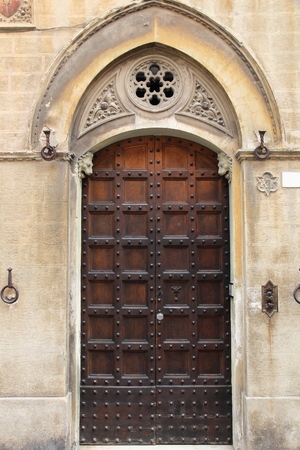 Pisa, Italy. Mediterranean style architecture - old wooden door.の写真素材