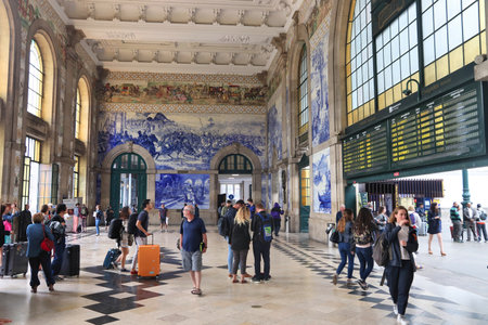 PORTO, PORTUGAL - MAY 24, 2018: People visit Sao Bento Station in Porto, Portugal. The railway station dates back to 1864 and is one of main train stations in Portugal.のeditorial素材