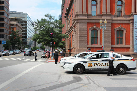 WASHINGTON DC, USA - JUNE 13, 2013: US Secret Service officers and vehicle in Washington. USSS was created in 1865 by Abraham Lincoln and employs 6,700 people (2013).のeditorial素材
