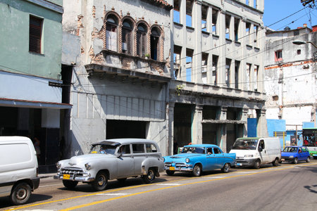 HAVANA, CUBA - FEBRUARY 26, 2011: Oldtimer cars drive in Havana, Cuba. Cuba has one of the lowest car-per-capita rates (38 per 1000 people in 2008).のeditorial素材