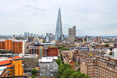 Skyline view in Southwark, London UK. Big city vibes.のeditorial素材