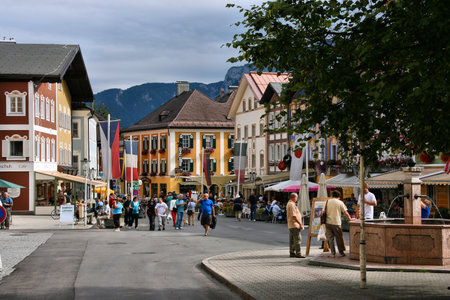 MONDSEE, AUSTRIA - AUGUST 5, 2008: People visit the Old Town of Mondsee in Salzkammergut region of Austria.のeditorial素材