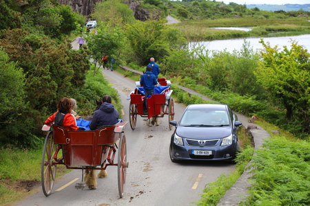 GAP OF DUNLOE, IRELAND - JULY 3, 2024: Tourists enjoy Gap of Dunloe jaunting car tour in Ireland.のeditorial素材