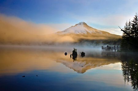 Beautiful Trillium Lake and Mt Hoodの写真素材