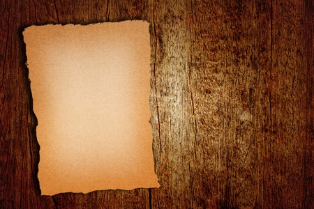 tag card on the dark wood の写真素材