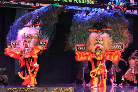 Photo Editorial, Taman Mini Indonesia Indah, East Java Pavilion or Anjungan, 28 November 2021, Ponorogo Dance and Theatre Suryo Sumirat Bumi Ponorogo, jatilan, reogのeditorial素材