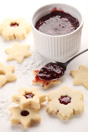 Baking shortbreat cookies with jam.の写真素材