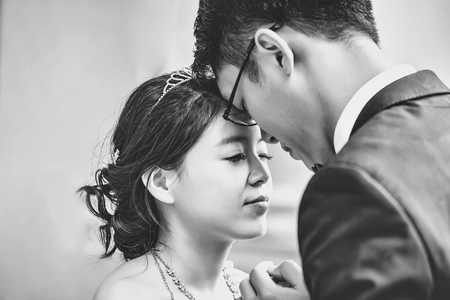 Chinese cute young newlywedsの写真素材
