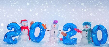 2020. Cute little snowmans and numerical symbols of Happy New 2020 year. Christmas Background and textures concept. Merry Christmas and Happy 2020 New Year.の写真素材