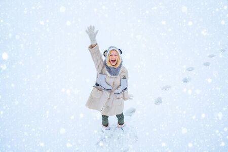 Attractive young woman in wintertime outdoor. Funny winter girl is going skate outdoors. Beautiful pretty young woman in winter. Young woman at winter. Girl in snow.の写真素材