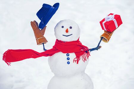 Christmas snowman with shopping bag and Christmas gift. New year gift. New Year banner. Snow man for sale. Santa Claus gifting gift. Merry Christmas and happy new year greeting cardの写真素材