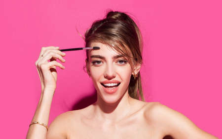 Woman on the brow beauty procedures. Care for brows, eyebrows lamination. Natural beauty brows. Young girl with natural makeup.の写真素材