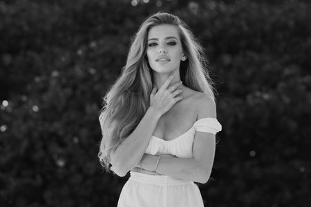 Close up portrait of beautiful woman. Beautiful young girl in summer park outdoor. Young girl and spring nature. Pretty girl model on summer background.の写真素材