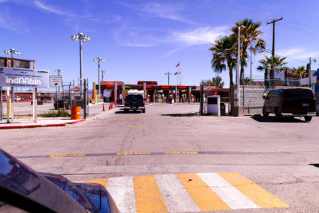 LUKEVILLE, AZ, March 2013: Line of cars entering the United States from Mexico at the US Border Station at the international border of the US and Mexicoのeditorial素材