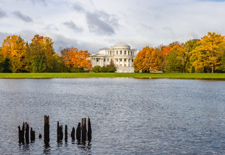Parks of St. Petersburg. The first days of autumn.の写真素材