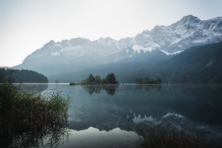 Photo Eibsee in the municipality of Grainau with the Wetterstein Mountains, forest and the Zugspitze...