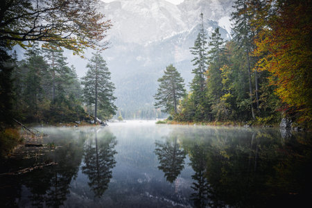 Photo Eibsee in the municipality of Grainau with the Wetterstein Mountains, forest and the Zugspitze...