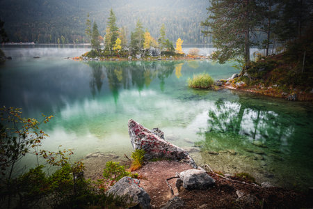 Photo Eibsee in the municipality of Grainau with the Wetterstein Mountains, forest and the Zugspitze...
