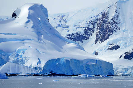 This is summer in Pleneau Island, Antarctic Peninsula. There are penguins, whales, icebergs, ice floes, glaciers, oceans, radioactive clouds and sunlight.の写真素材