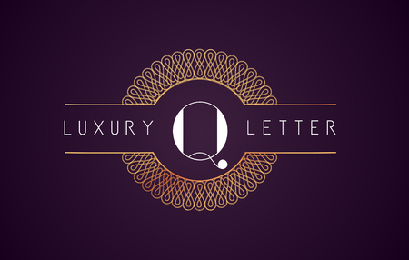 Q Luxury Letter Logo. Golden Royal Luxury Letter Vector.の写真素材
