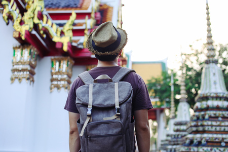 Young Asian traveling backpacker in Wat Pho in Bangkok, Thailandの写真素材
