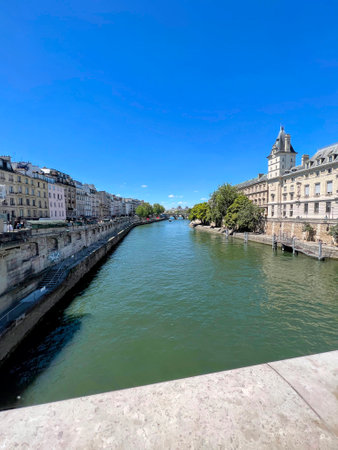 Seine River Flowing Through Central Parisの写真素材