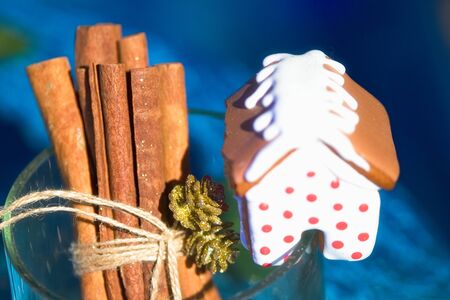 New year christmas tree ornaments and gingerbread cookies with cinnamon sticks backgroundの写真素材