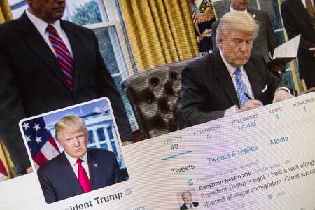 Donald trump on twitterのeditorial素材