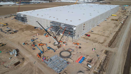 NAMPA, IDAHO - MARCH 8, 2019: Very large Amazon warehouse being constructed in Nampa, Idahoのeditorial素材