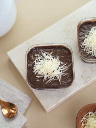 Chocolate dessert box, with cheese topping, creamy and delicious.